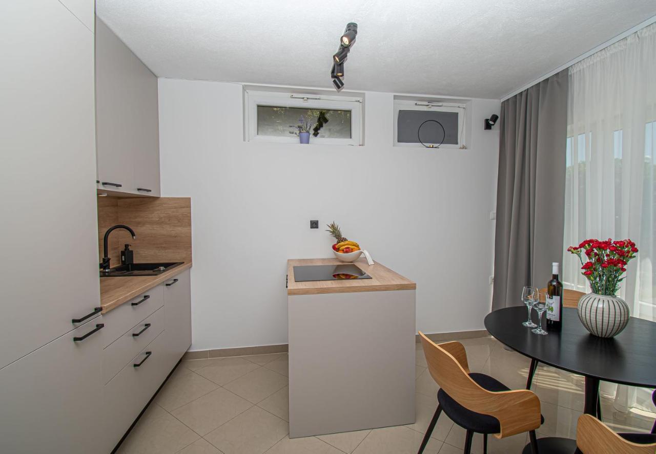 Beachfront Apartments Gabine Kastela Exterior photo