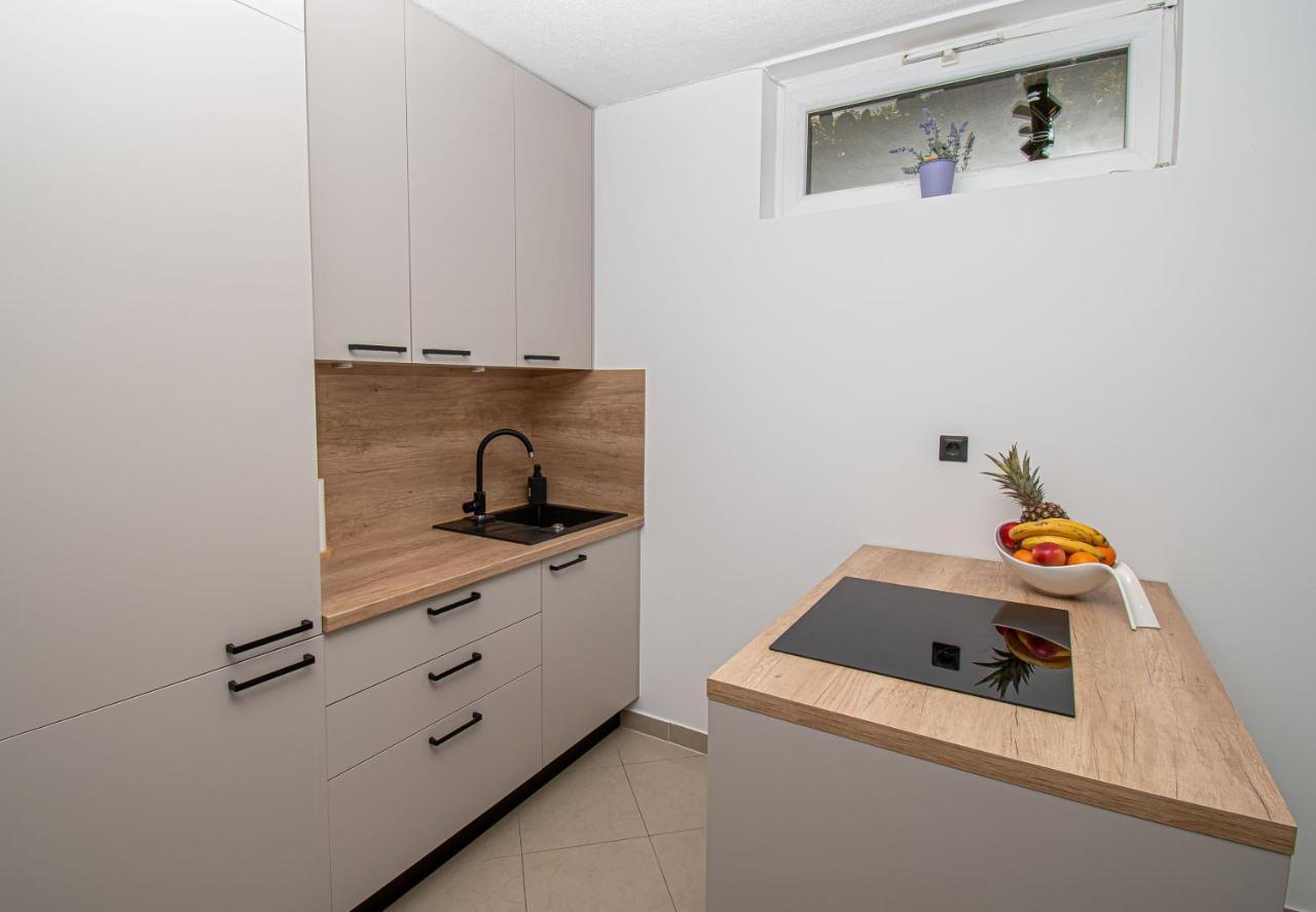 Beachfront Apartments Gabine Kastela Exterior photo