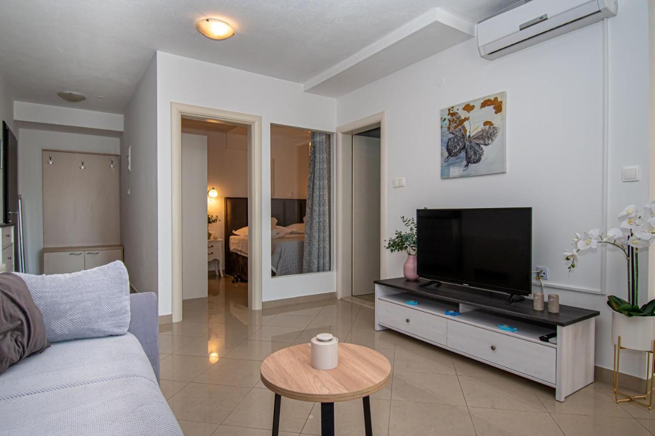 Beachfront Apartments Gabine Kastela Exterior photo