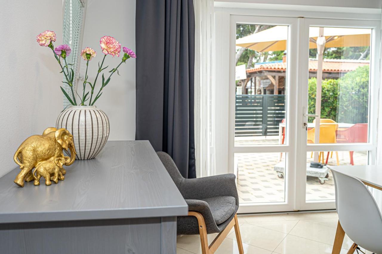 Beachfront Apartments Gabine Kastela Exterior photo