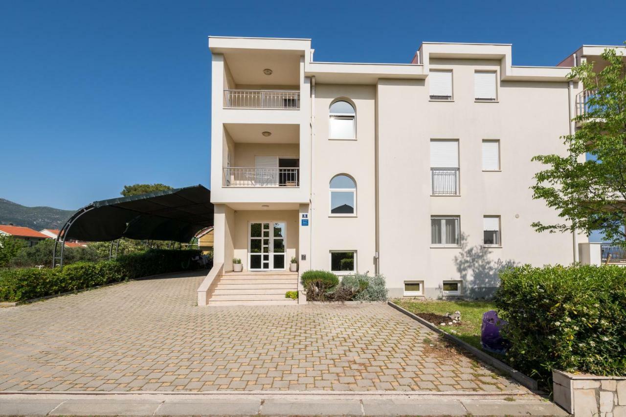 Beachfront Apartments Gabine Kastela Exterior photo
